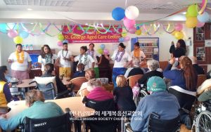 호주 시드니 하나님의 교회-노인요양원 위문.jpg