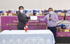 페루 포셋 하나님의 교회-코로나19 피해이웃 위한 식료품 기부.jpg