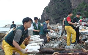 하나님의 교회 경북동부연합회-태풍 나비 피해복구.jpg