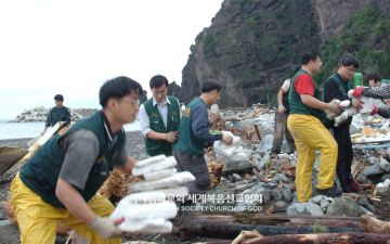 울릉도에서 태풍 '나비' 피해복구에 한창인 하나님의 교회 성도들