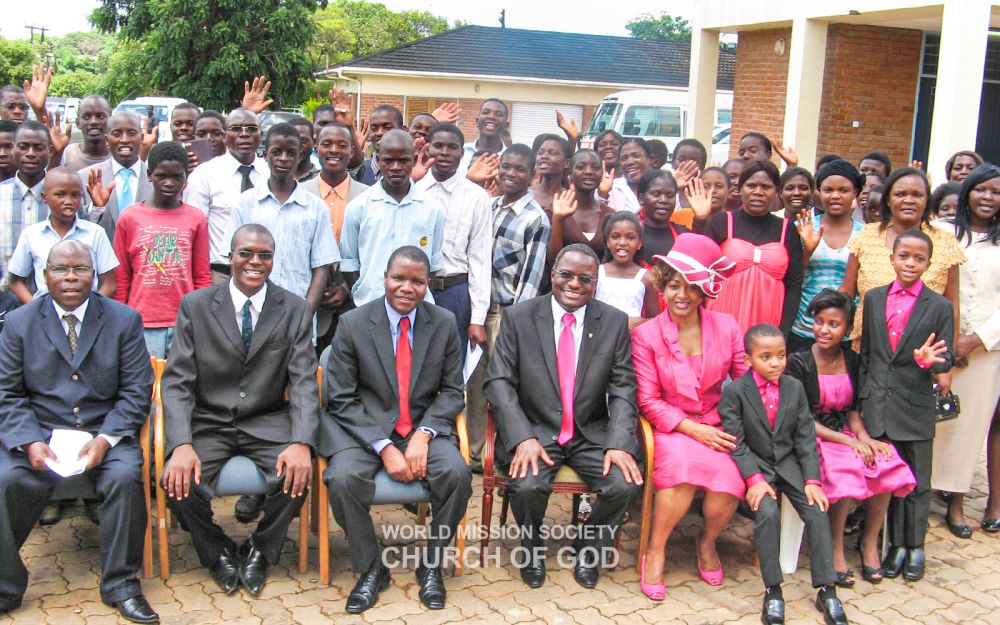 보건복지부장관과 헌혈릴레이에 참여한 성도들