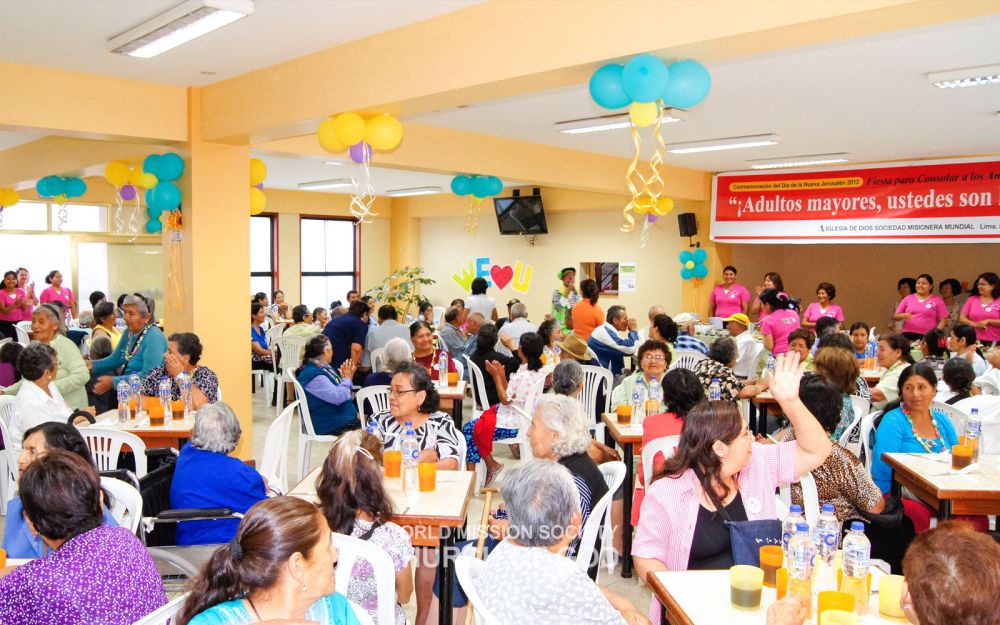 페루 리마 하나님의 교회에서 개최한 경로위안잔치