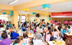 페루 리마 하나님의 교회-경로위안잔치.jpg