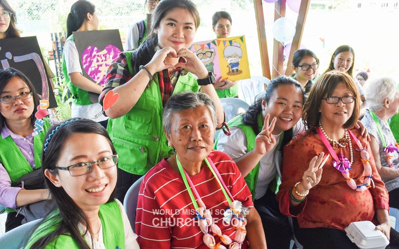 파일:말레이시아 쿠알라룸푸르 하나님의 교회-지역 양로원 위문.jpg