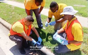 미국 NC 샬럿교회-배수구 스티커 부착.jpg