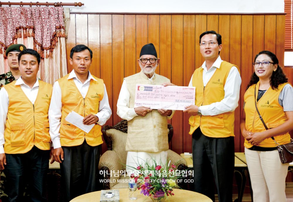 지진피해복구 성금 100만 루피 전달