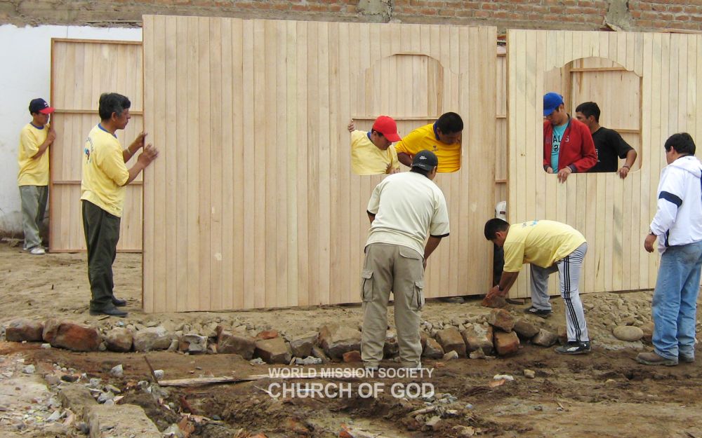 친차 탐보데모라 지역 지진 이재민에 목조주택 10채 신축 기증