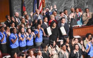 미국 GA 애틀랜타 하나님의 교회-시의회선언문 수여.jpg