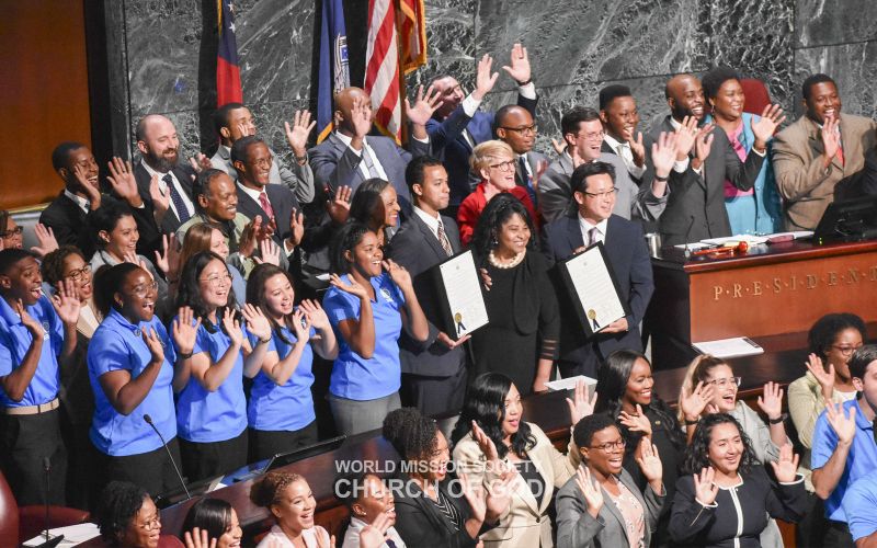 파일:미국 GA 애틀랜타 하나님의 교회-시의회선언문 수여.jpg