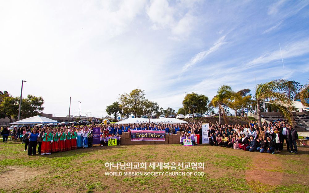 CA 에스콘디도 하나님의 교회-취약계층에 통조림 식품 기증