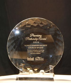 미국 워싱턴 D.C. 하나님의 교회-워싱턴D.C.시장 자원봉사실 2014 프로미싱 파트너십상.jpg