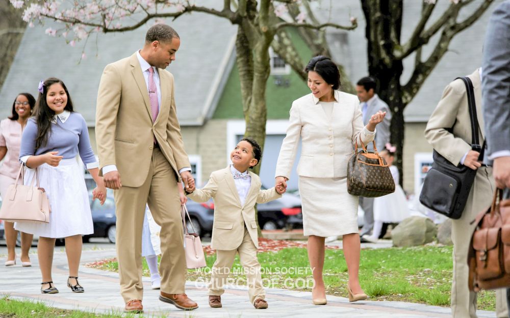 유월절을 지키러 교회로 향하는 미국 NY 뉴윈저 하나님의 교회 성도들