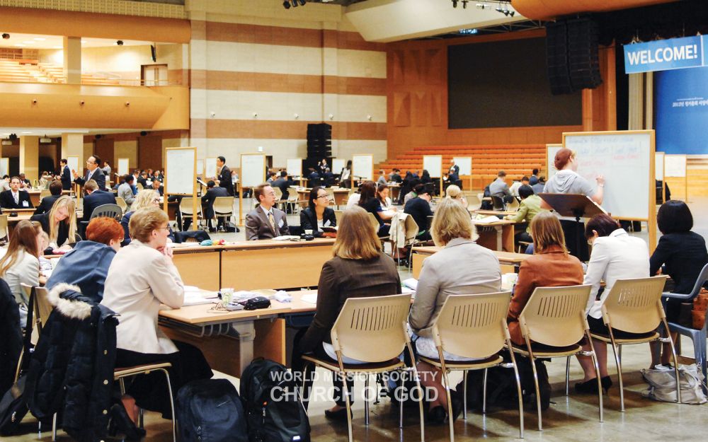 옥천고앤컴연수원에서 성경의 진리를 탐구하는 해외 성도들