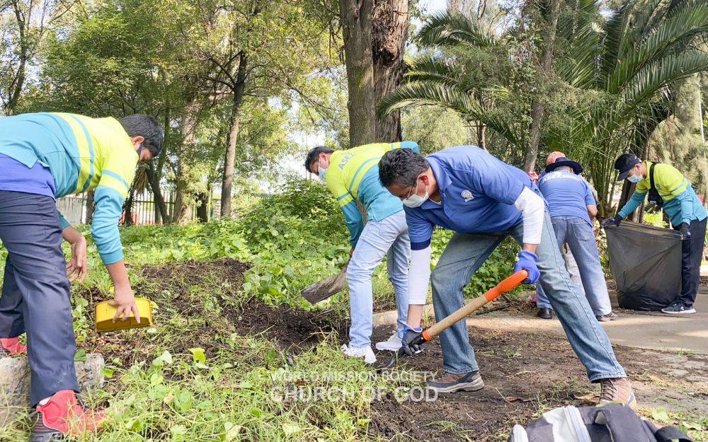 레이노사 체육공원에서 No More GPGP 프로젝트를 전개한 ASEZ WAO 회원들
