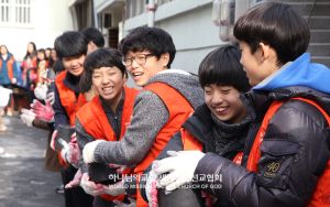 광주서구 하나님의 교회-사랑의 연탄배달.jpg