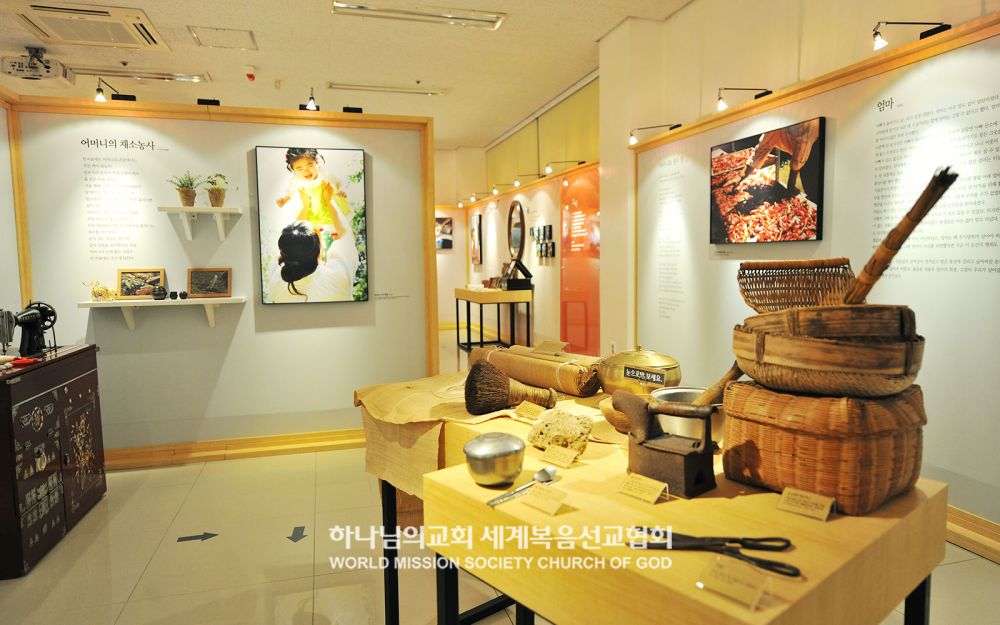 청주북문로 하나님의 교회에서 열린 '우리 어머니' 글과 사진전